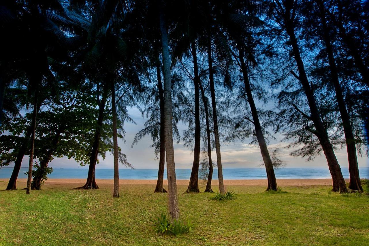 Outrigger Khao Lak Beach Resort - Sha Extra Plus Bagian luar foto Beach at the resort