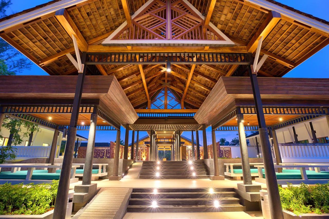 Outrigger Khao Lak Beach Resort - Sha Extra Plus Bagian luar foto The entrance of the resort