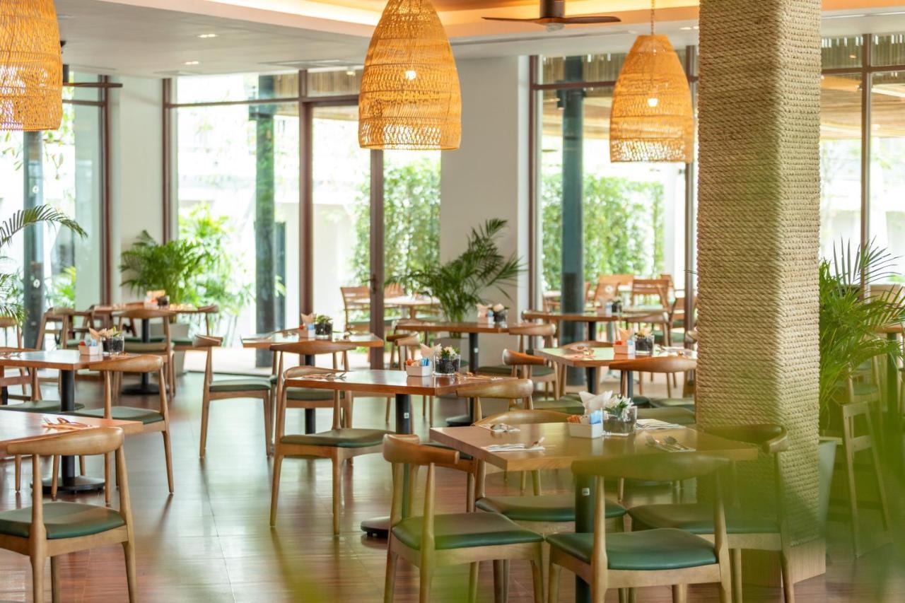 Outrigger Khao Lak Beach Resort - Sha Extra Plus Bagian luar foto The restaurant
