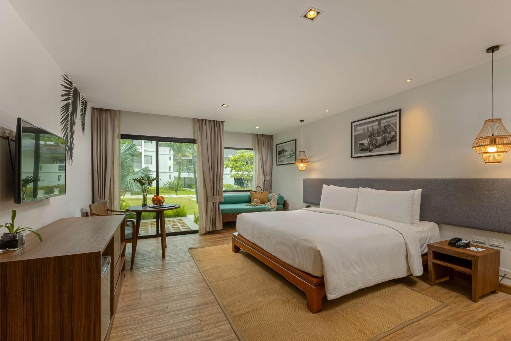 Outrigger Khao Lak Beach Resort - Sha Extra Plus Bagian luar foto Deluxe Pool Access